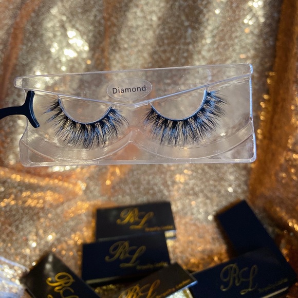 Eyelashes - Picture 4 of 4